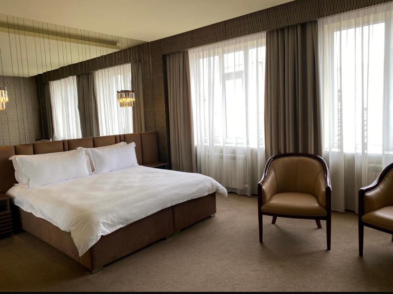 Barhat Hotel & Spa Тараз Екстериор снимка