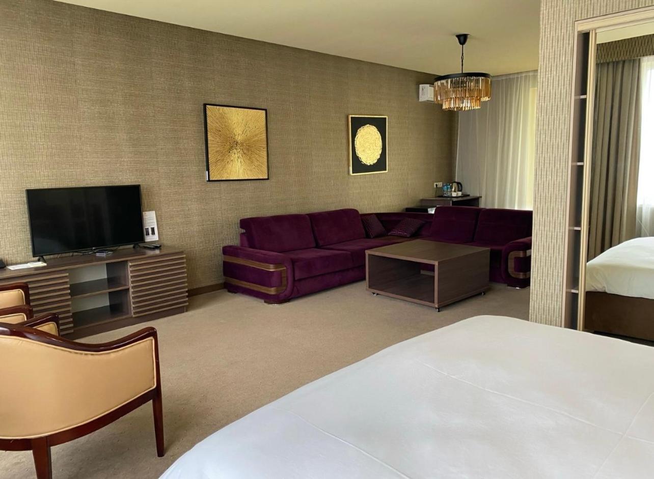 Barhat Hotel & Spa Тараз Екстериор снимка