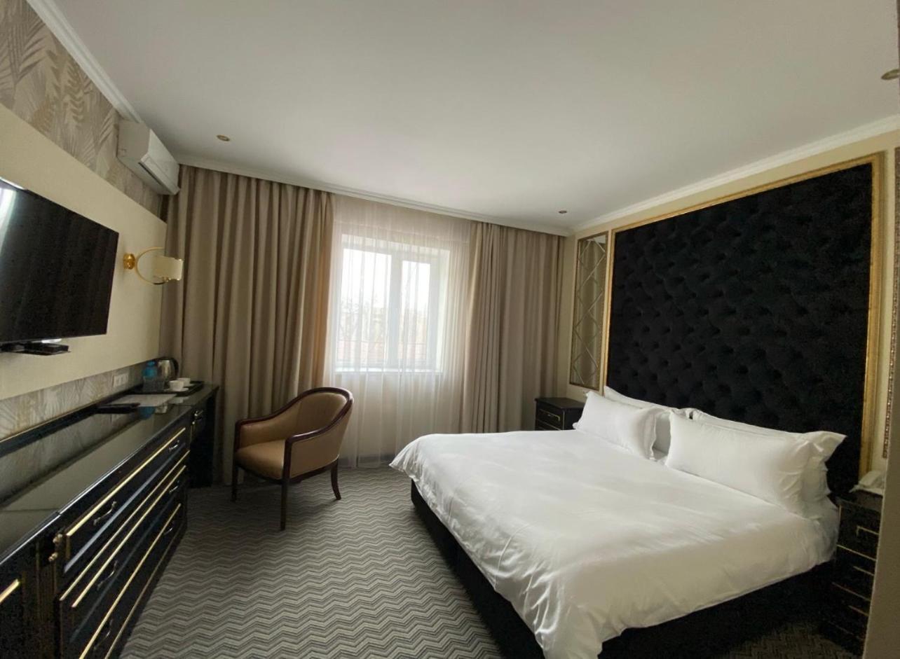 Barhat Hotel & Spa Тараз Екстериор снимка