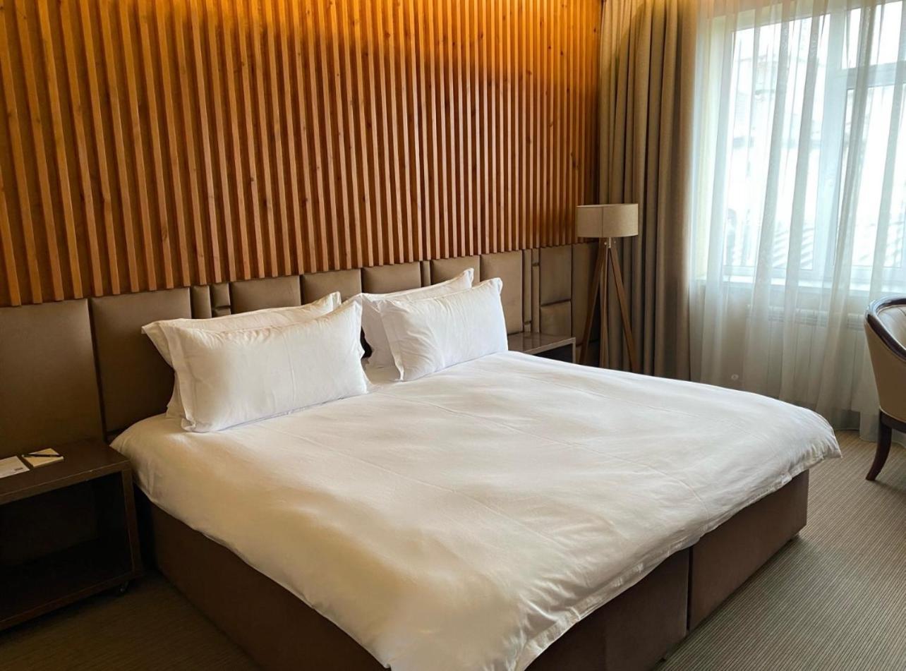 Barhat Hotel & Spa Тараз Екстериор снимка