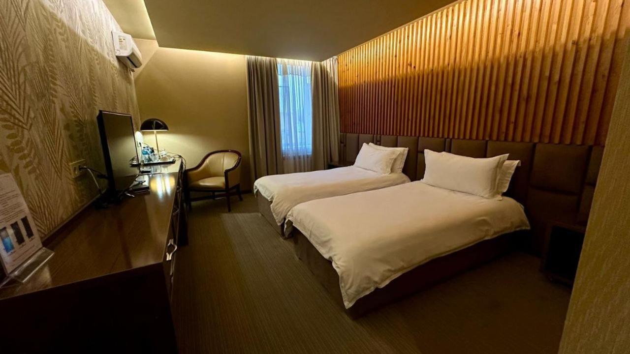Barhat Hotel & Spa Тараз Екстериор снимка