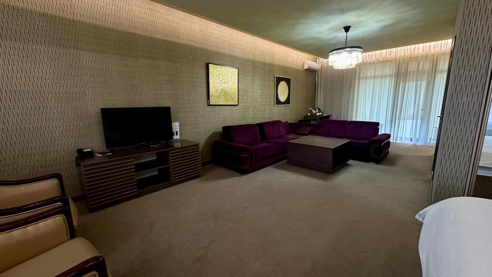 Barhat Hotel & Spa Тараз Екстериор снимка