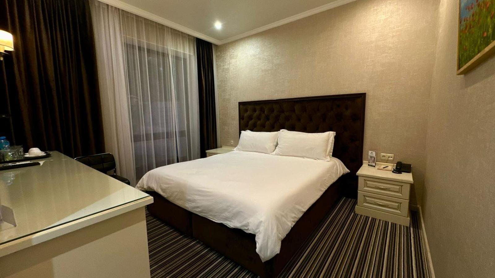 Barhat Hotel & Spa Тараз Екстериор снимка