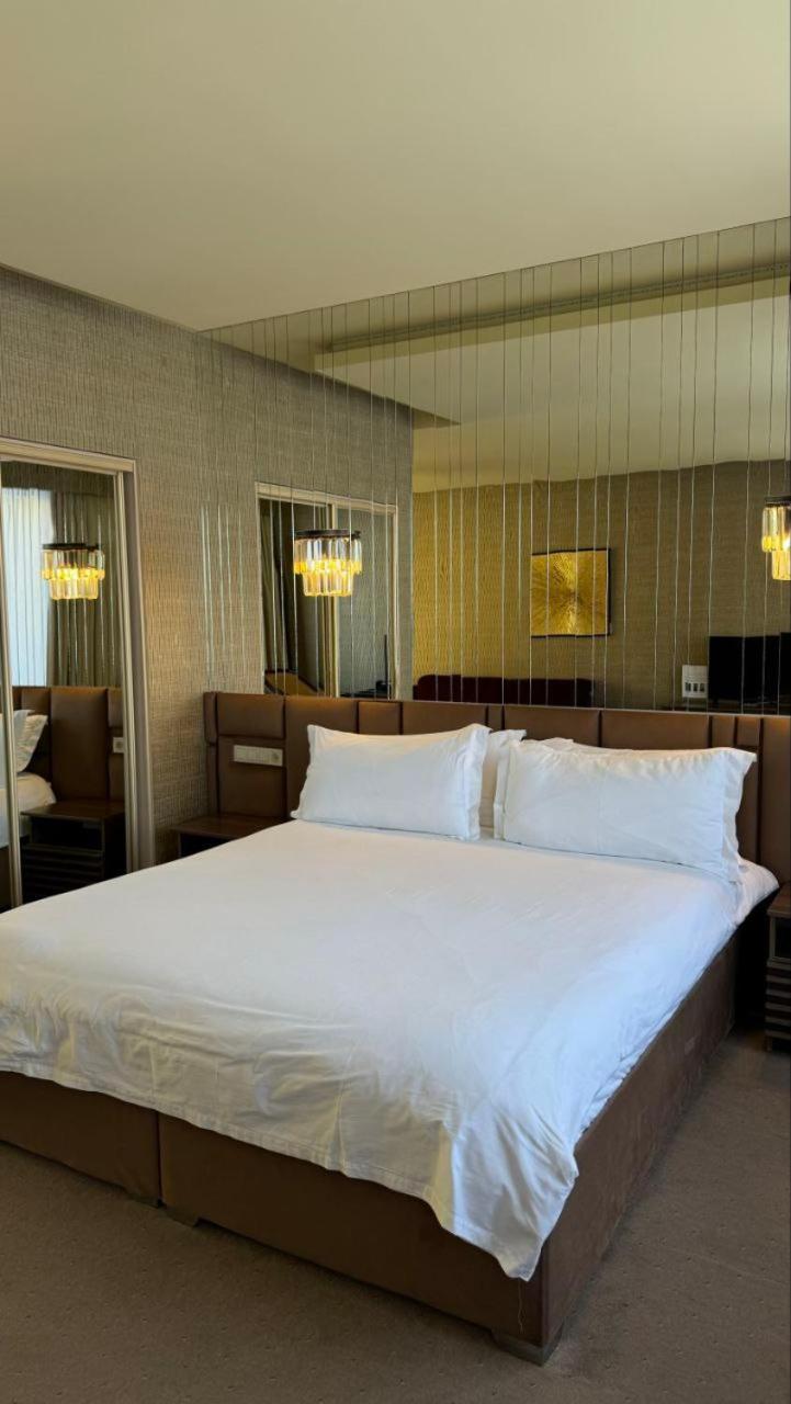Barhat Hotel & Spa Тараз Екстериор снимка