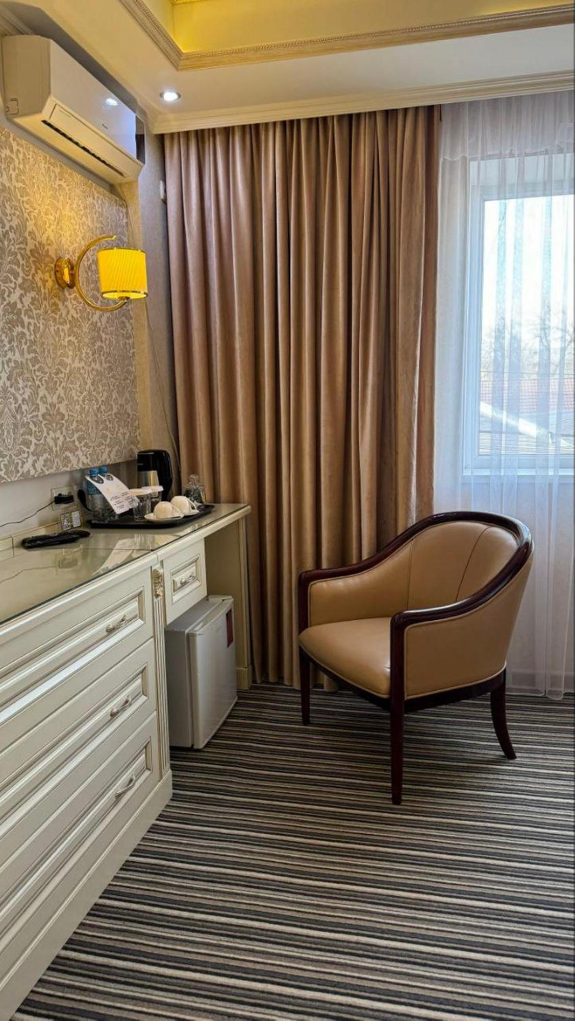 Barhat Hotel & Spa Тараз Екстериор снимка
