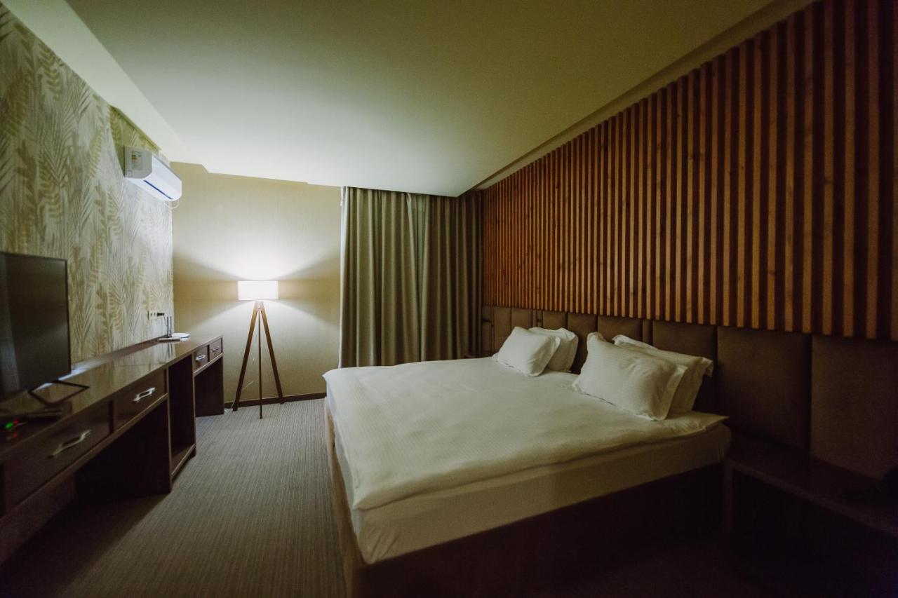 Barhat Hotel & Spa Тараз Екстериор снимка