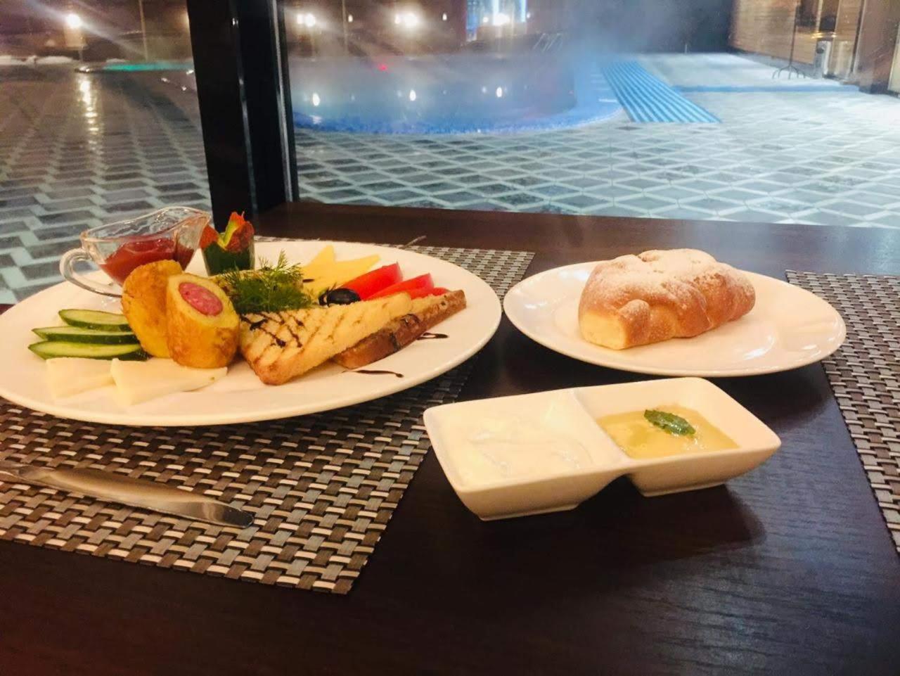 Barhat Hotel & Spa Тараз Екстериор снимка